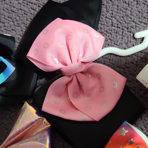 Bows for Days - Picture 5 of 7